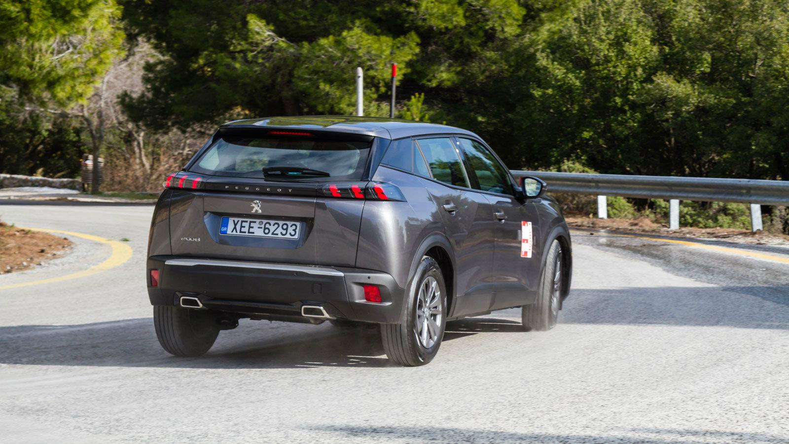 Peugeot 2008 vs VW T-Roc: Ποιο είναι το καλύτερο;